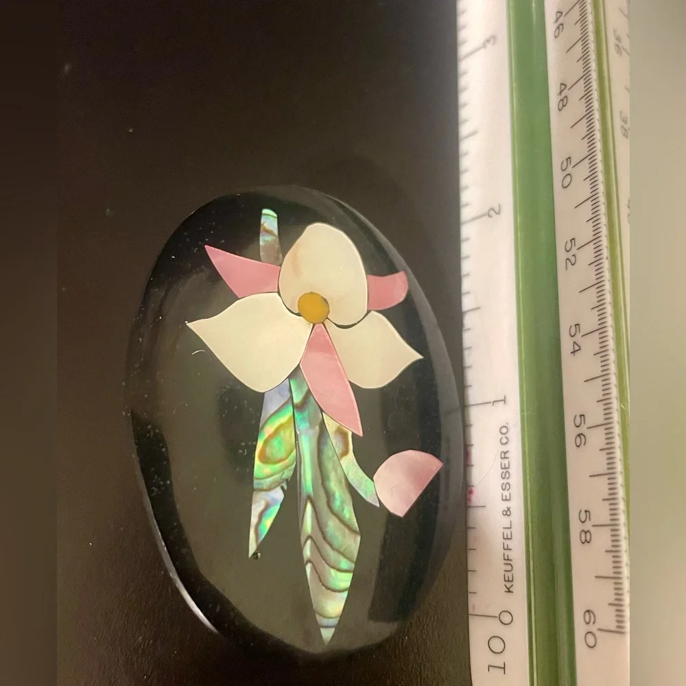 Vintage Mother of Pearl and Abalone Floral Design Brooch - Picture 8 of 8